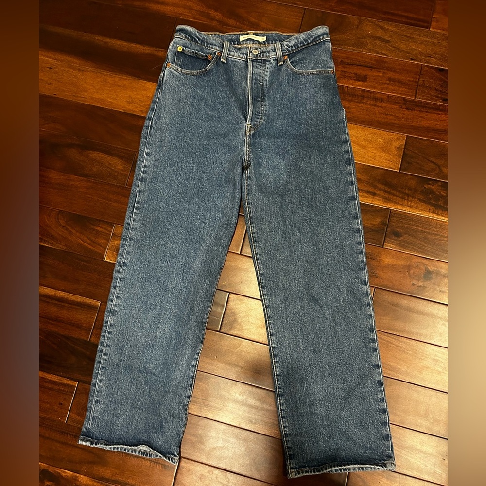 Size 10/30 Levi’s medium denim wash